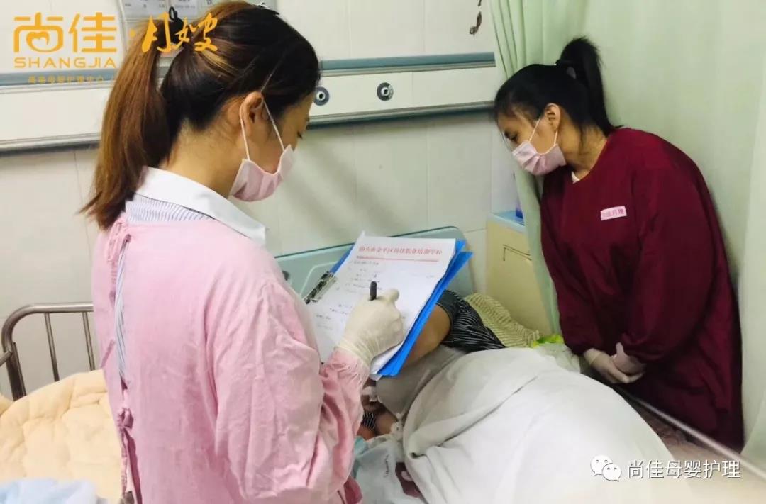 尚佳專業(yè)月嫂丨母乳丨你還認(rèn)為初乳很臟，要擠掉的嗎？